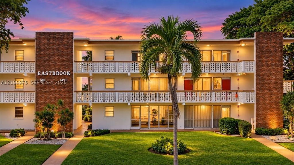 Real estate property located at 500 Luna Ct #3, Broward, Eastbrook Condominium Apt, Hollywood, FL