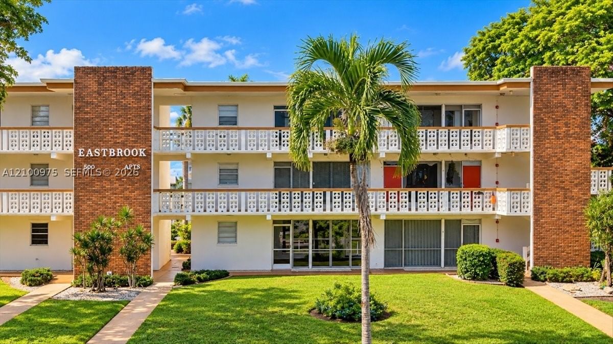 Real estate property located at 500 Luna Ct #3, Broward, Eastbrook Condominium Apt, Hollywood, FL