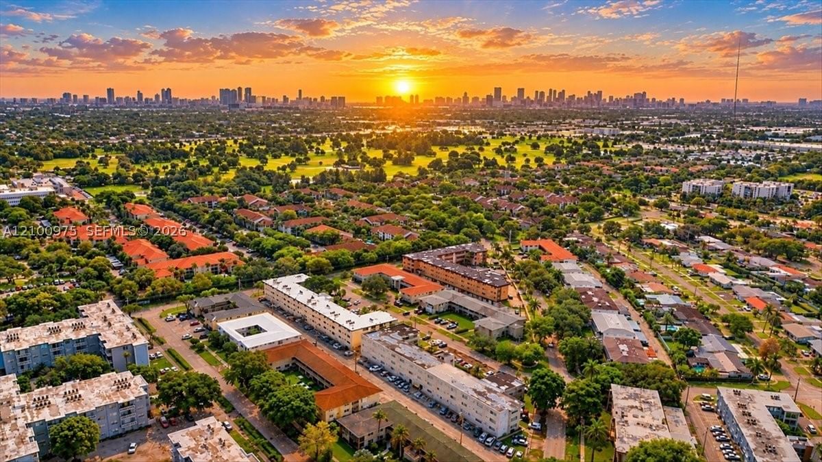 Real estate property located at 500 Luna Ct #3, Broward, Eastbrook Condominium Apt, Hollywood, FL