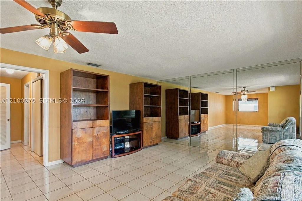 Real estate property located at 500 Luna Ct #3, Broward, Eastbrook Condominium Apt, Hollywood, FL