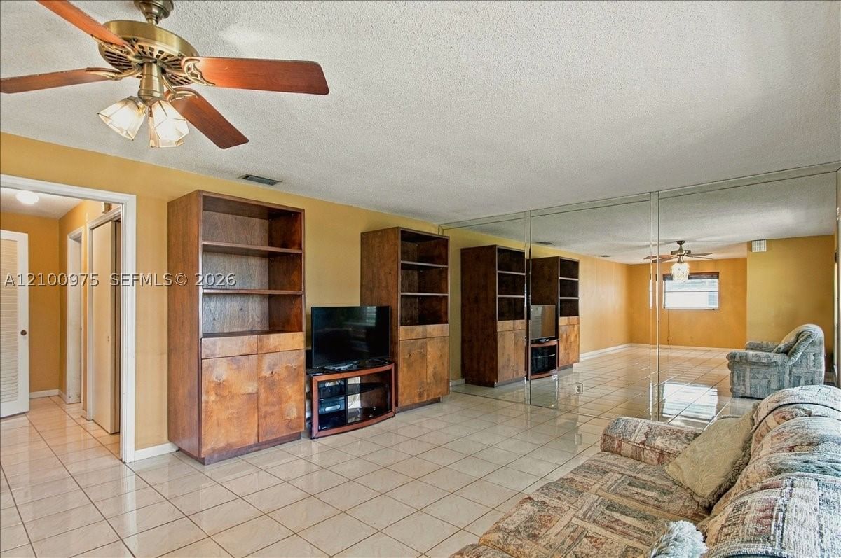 Real estate property located at 500 Luna Ct #3, Broward, Eastbrook Condominium Apt, Hollywood, FL