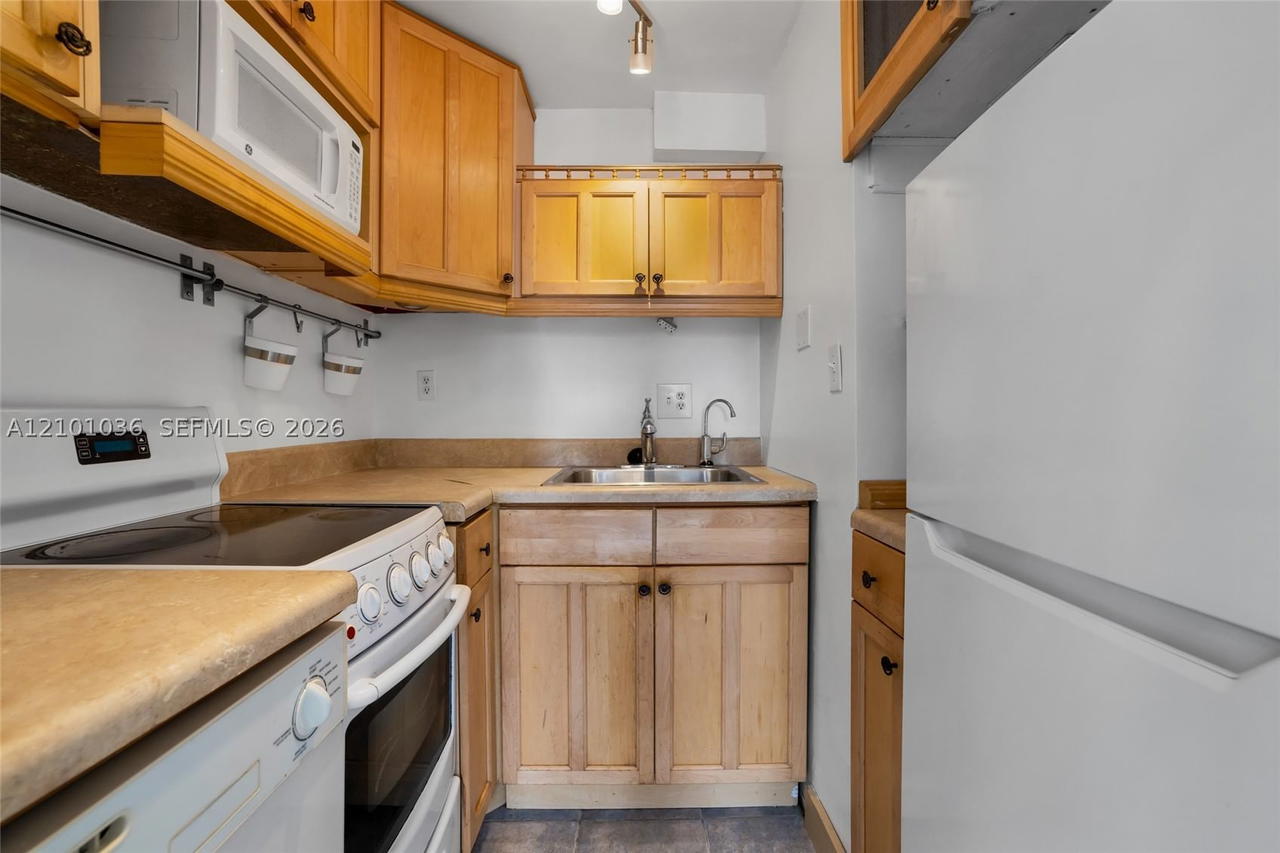 Real estate property located at 815 Middle River Dr #311, Broward, Middle River Villas Condo, Fort Lauderdale, FL