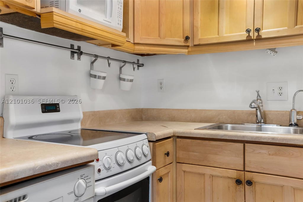 Real estate property located at 815 Middle River Dr #311, Broward, Middle River Villas Condo, Fort Lauderdale, FL