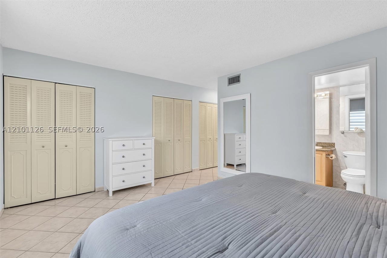 Real estate property located at 315 11th Ter #203, Broward, Meadowbrook Lakes Condo, Dania Beach, FL