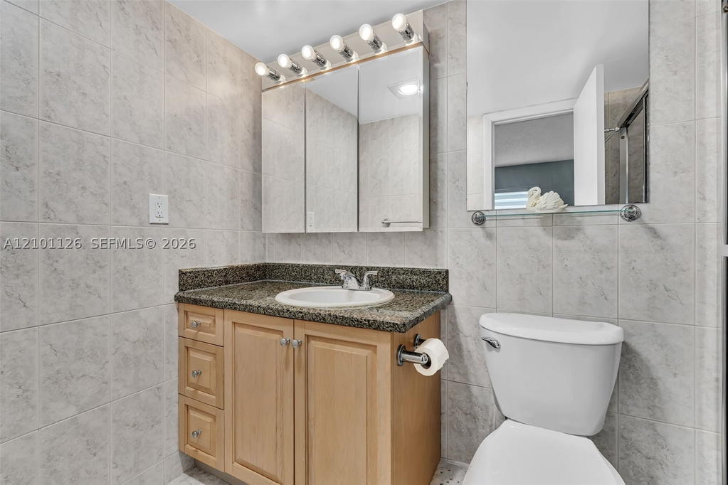 Real estate property located at 315 11th Ter #203, Broward, Meadowbrook Lakes Condo, Dania Beach, FL