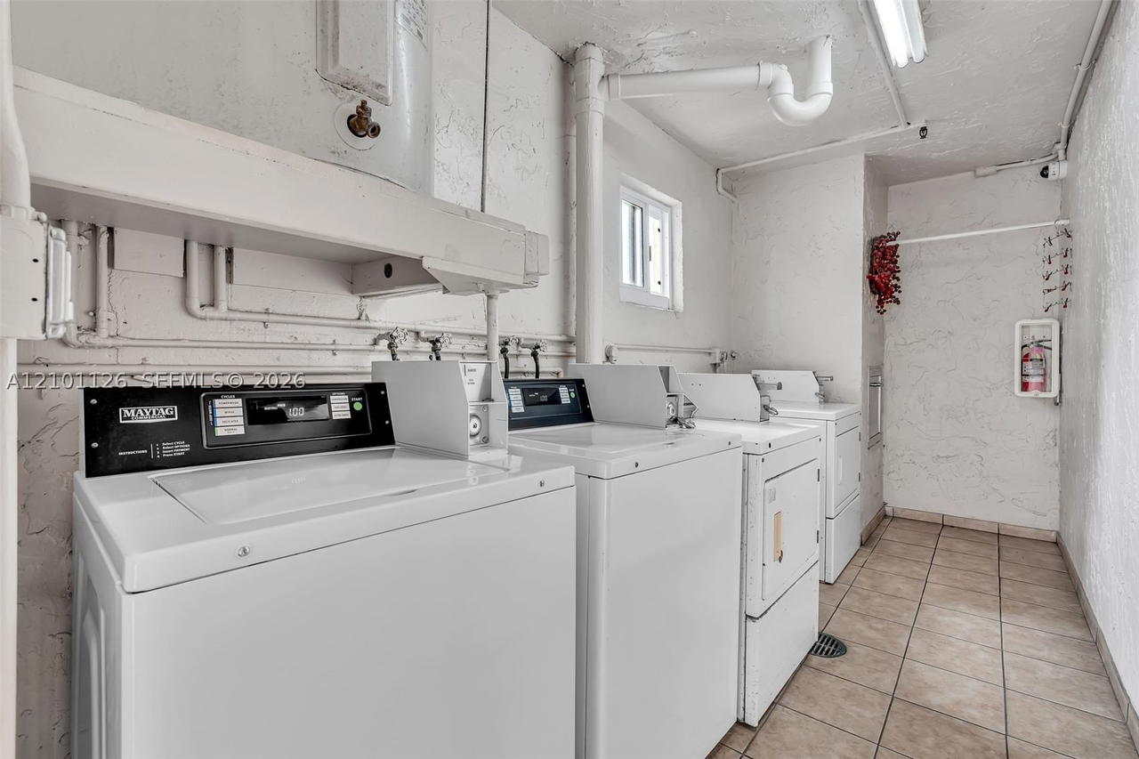 Real estate property located at 315 11th Ter #203, Broward, Meadowbrook Lakes Condo, Dania Beach, FL