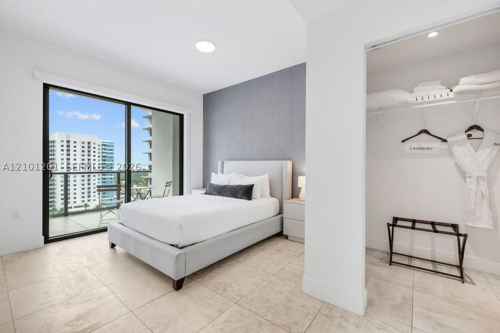 Real estate property located at 239 9th St #1801, Miami-dade, Smart Brickell, Miami, FL