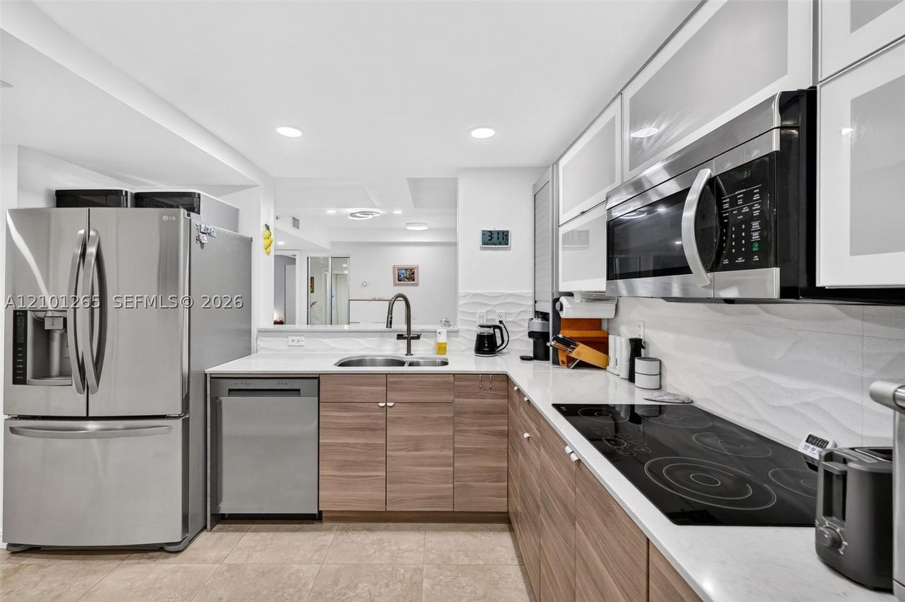 Real estate property located at 529 Sheridan St #3041, Broward, Sheridan Beach Club Condo, Dania Beach, FL