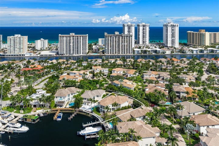 Real estate property located at 1426 Commodore Way, Broward, Three Islands 3rd Section, Hollywood, FL