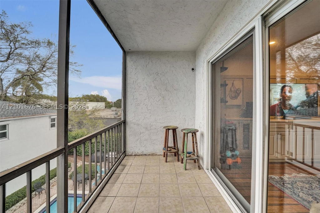 Real estate property located at 1212 2nd Ct #301, Broward, Las Olas Manor 2 Condo, Fort Lauderdale, FL