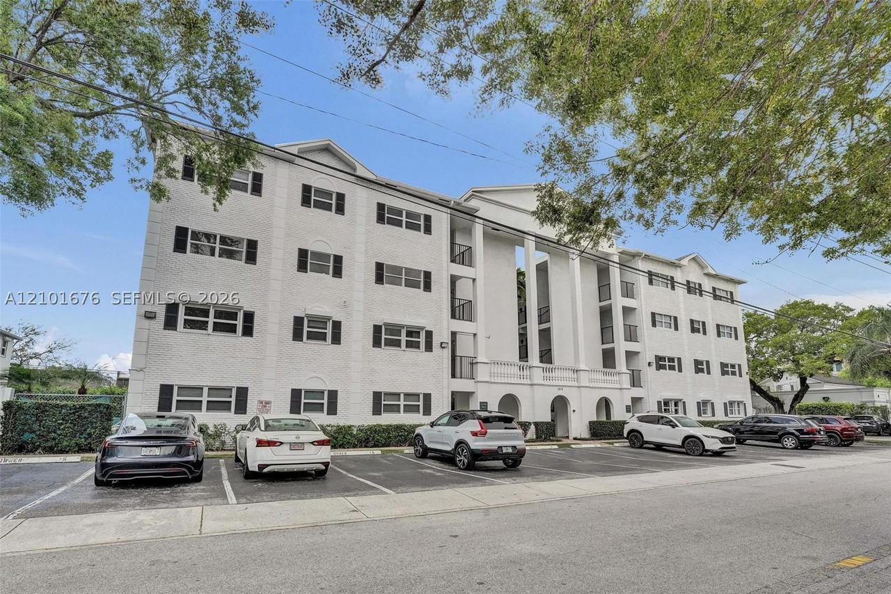 Real estate property located at 1212 2nd Ct #301, Broward, Las Olas Manor 2 Condo, Fort Lauderdale, FL