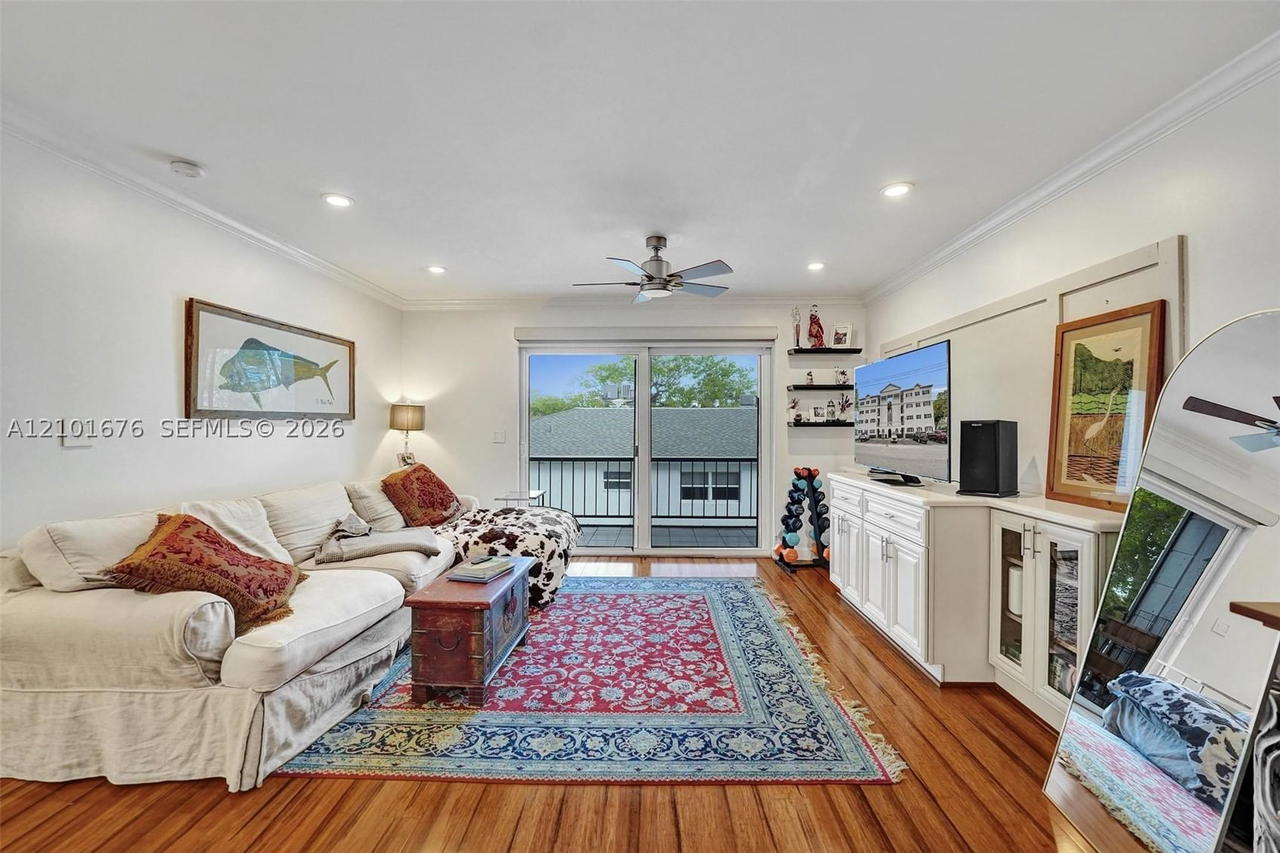 Real estate property located at 1212 2nd Ct #301, Broward, Las Olas Manor 2 Condo, Fort Lauderdale, FL