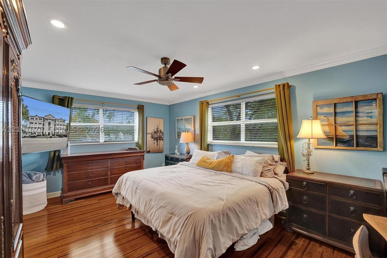 Real estate property located at 1212 2nd Ct #301, Broward, Las Olas Manor 2 Condo, Fort Lauderdale, FL