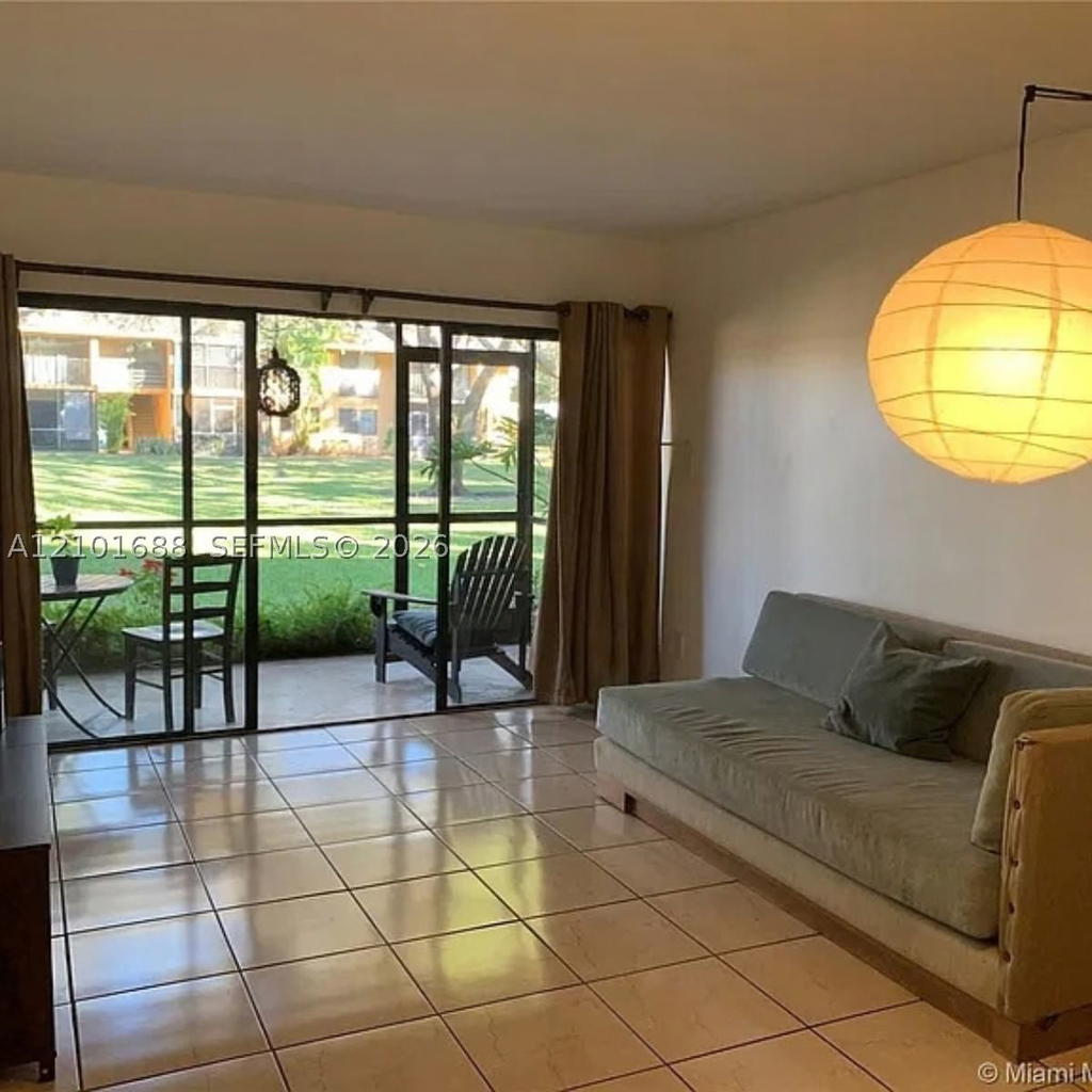 Real estate property located at 5855 Washington St #90, Broward, Hampton Court Condo, Hollywood, FL
