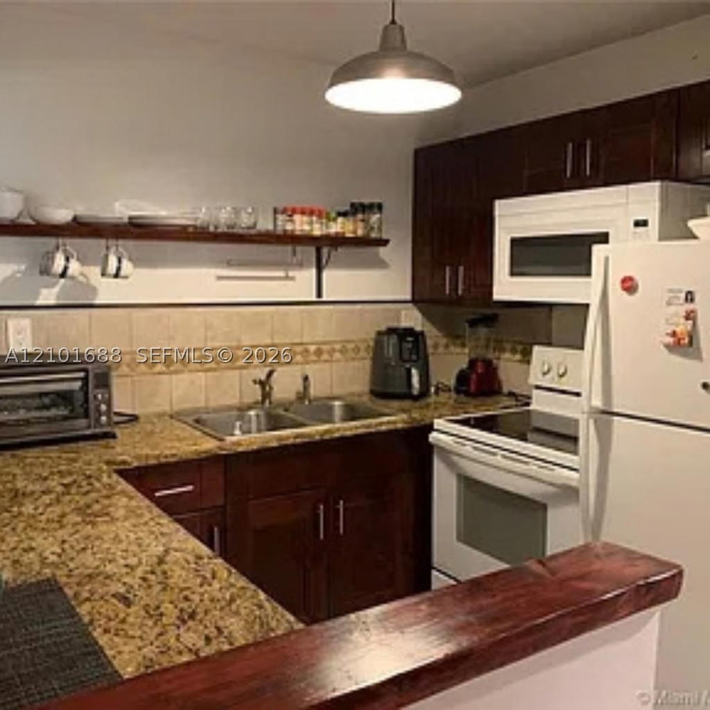 Real estate property located at 5855 Washington St #90, Broward, Hampton Court Condo, Hollywood, FL