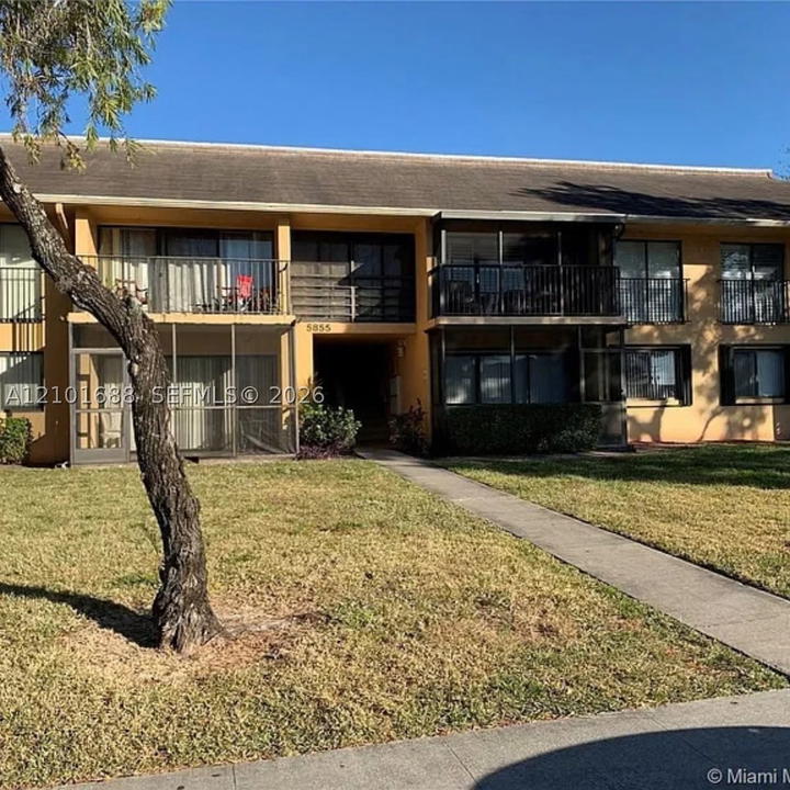 Real estate property located at 5855 Washington St #90, Broward, Hampton Court Condo, Hollywood, FL