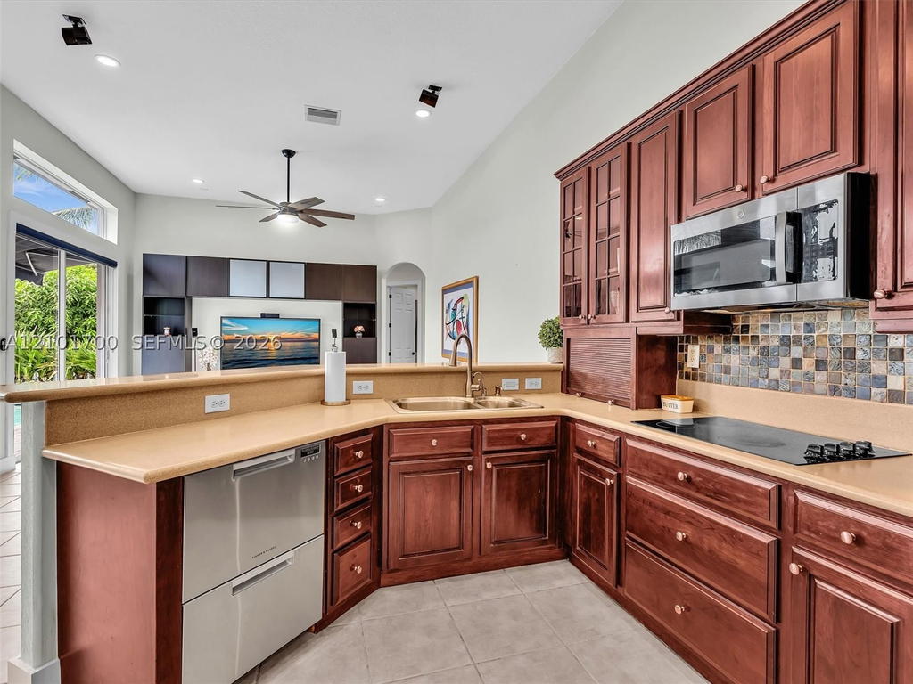 Real estate property located at 3000 194th Ter, Broward, Sunset Lakes Plat One, Miramar, FL
