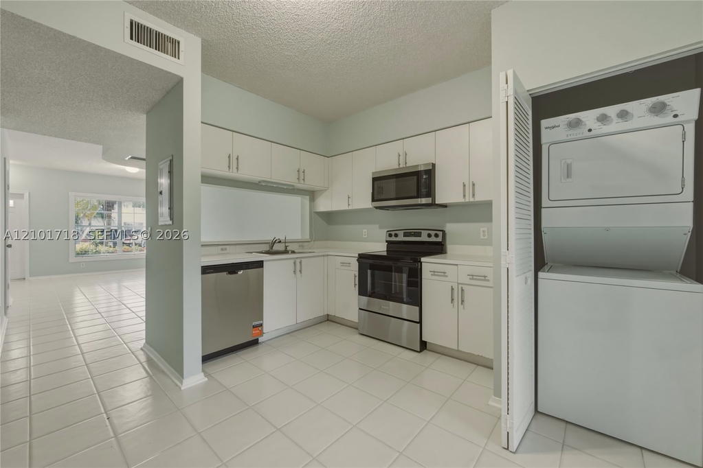 Real estate property located at 16679 Hemingway Dr, Broward, Coconuts, Weston, FL