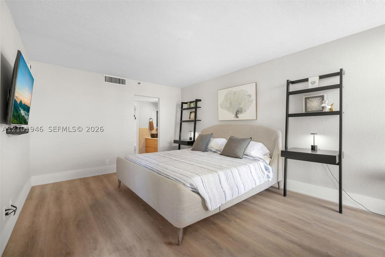 Real estate property located at 1361 Ocean Blvd #805, Broward, Renaissance Of Pompano Be, Pompano Beach, FL