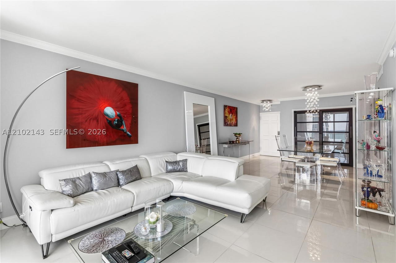 Real estate property located at 3001 Ocean Dr #1023, Broward, Residences On Hollywood B, Hollywood, FL