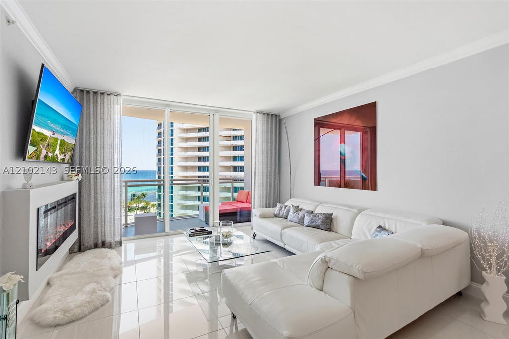 Real estate property located at 3001 Ocean Dr #1023, Broward, Residences On Hollywood B, Hollywood, FL