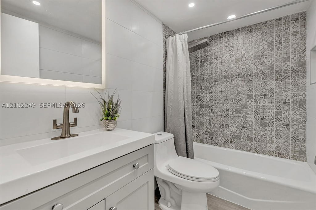 Real estate property located at 1769 40th Pl #505, Broward, Condominium 5 Of Lighthou, Pompano Beach, FL