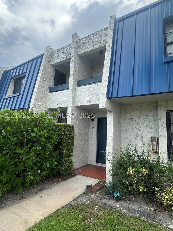 Real estate property located at 3905 Sheridan St, Broward, Villas Of Sheridan Condo, Hollywood, FL