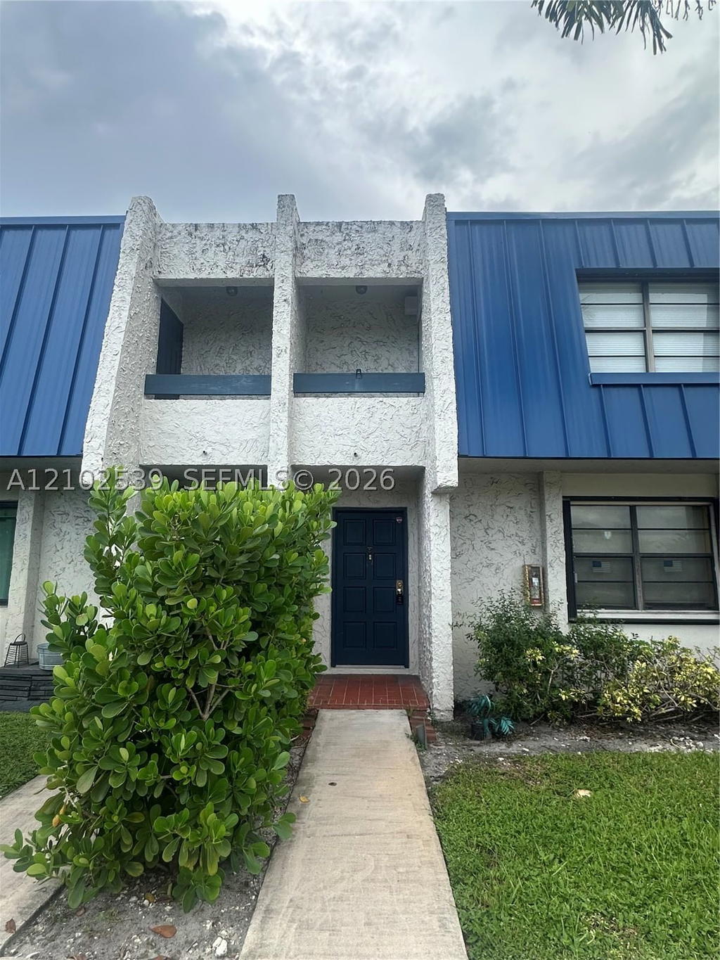 Real estate property located at 3905 Sheridan St, Broward, Villas Of Sheridan Condo, Hollywood, FL