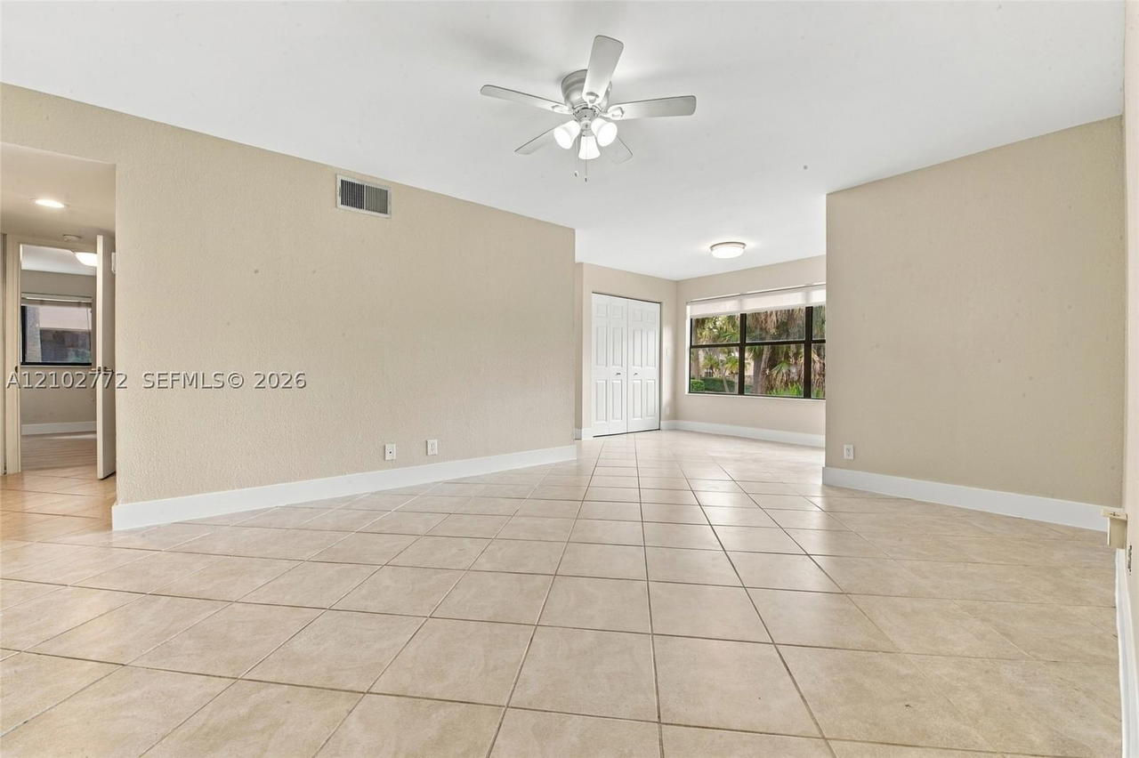 Real estate property located at 2946 University Dr #7102, Broward, Sundance At Davie Condo, Davie, FL