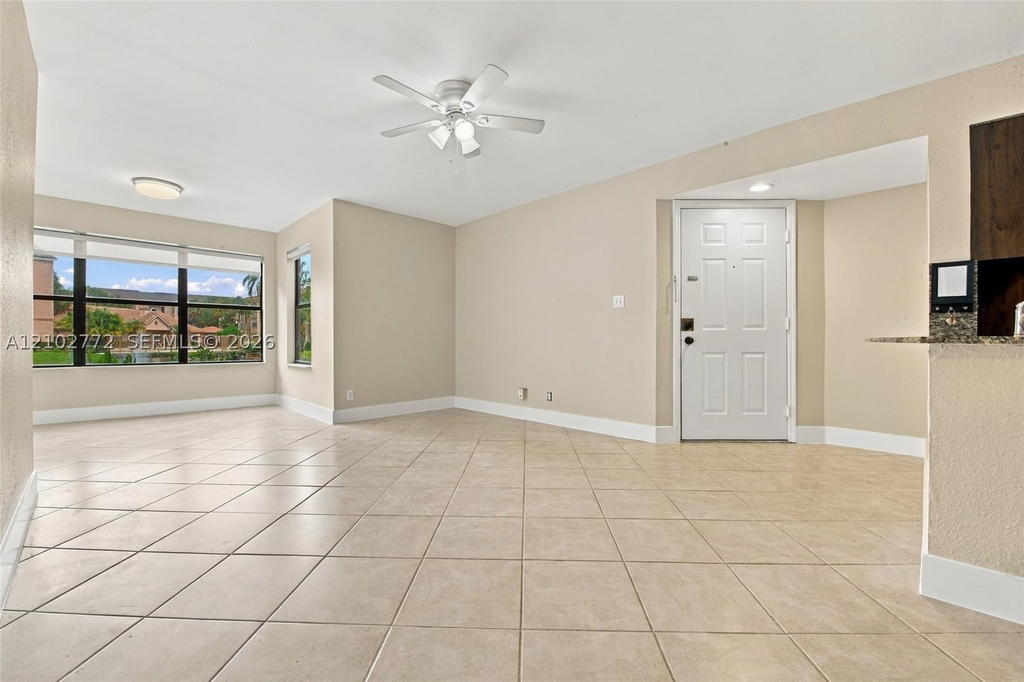 Real estate property located at 2946 University Dr #7102, Broward, Sundance At Davie Condo, Davie, FL
