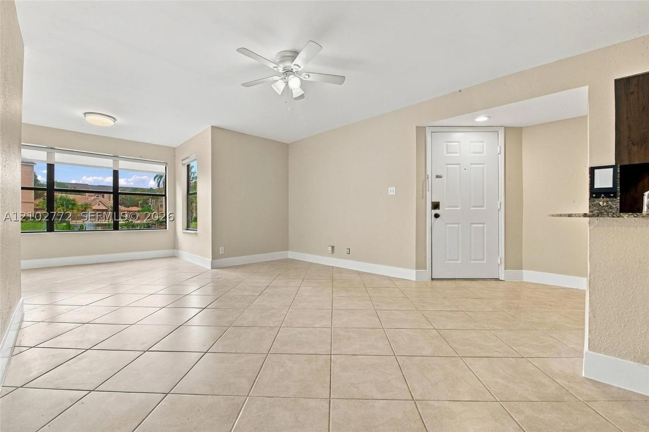 Real estate property located at 2946 University Dr #7102, Broward, Sundance At Davie Condo, Davie, FL