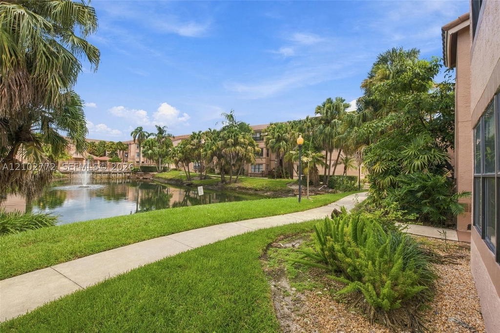 Real estate property located at 2946 University Dr #7102, Broward, Sundance At Davie Condo, Davie, FL