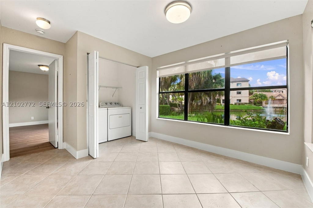 Real estate property located at 2946 University Dr #7102, Broward, Sundance At Davie Condo, Davie, FL