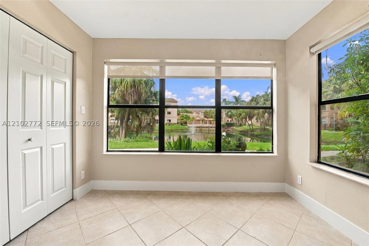 Real estate property located at 2946 University Dr #7102, Broward, Sundance At Davie Condo, Davie, FL