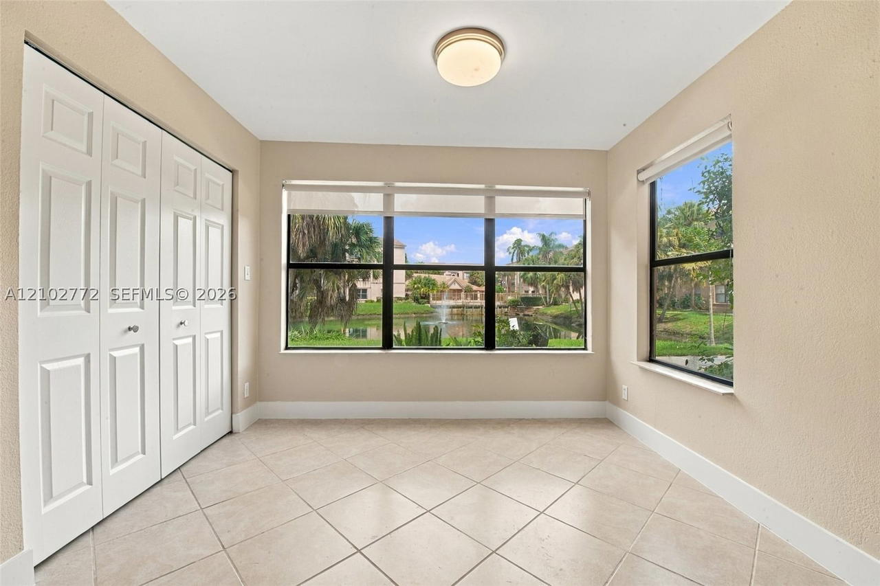 Real estate property located at 2946 University Dr #7102, Broward, Sundance At Davie Condo, Davie, FL