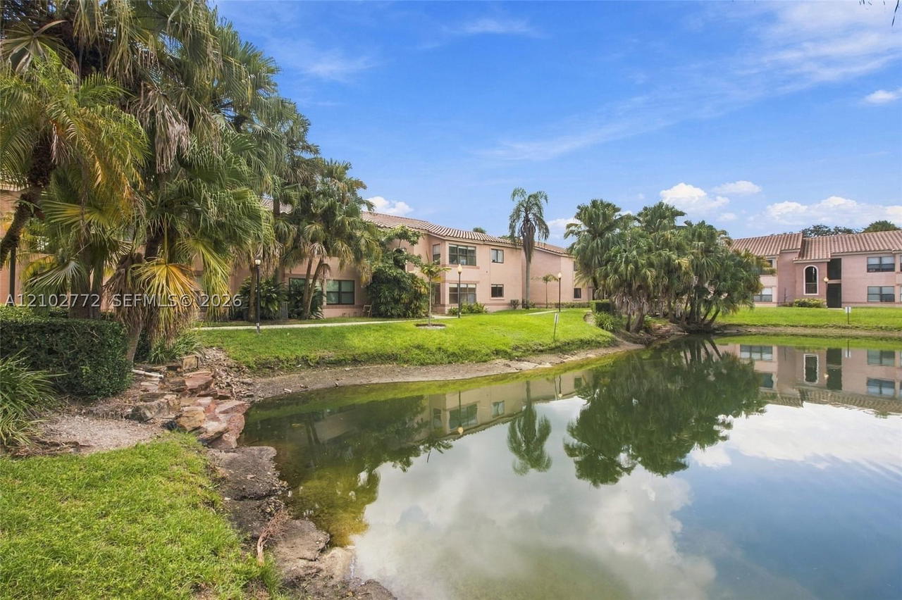 Real estate property located at 2946 University Dr #7102, Broward, Sundance At Davie Condo, Davie, FL