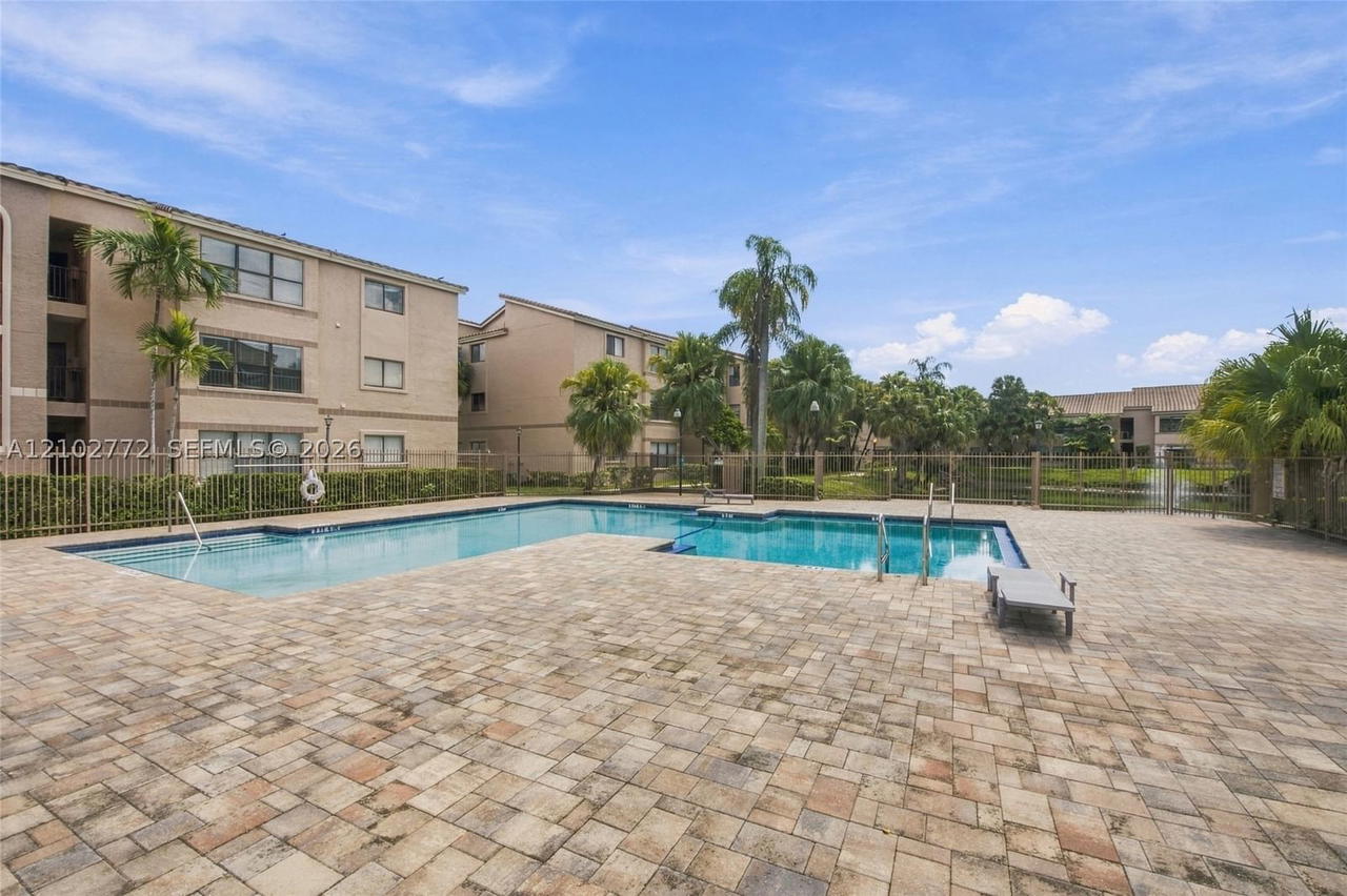 Real estate property located at 2946 University Dr #7102, Broward, Sundance At Davie Condo, Davie, FL