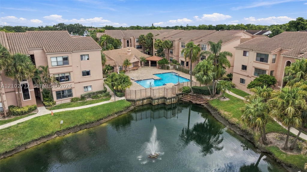 Real estate property located at 2946 University Dr #7102, Broward, Sundance At Davie Condo, Davie, FL