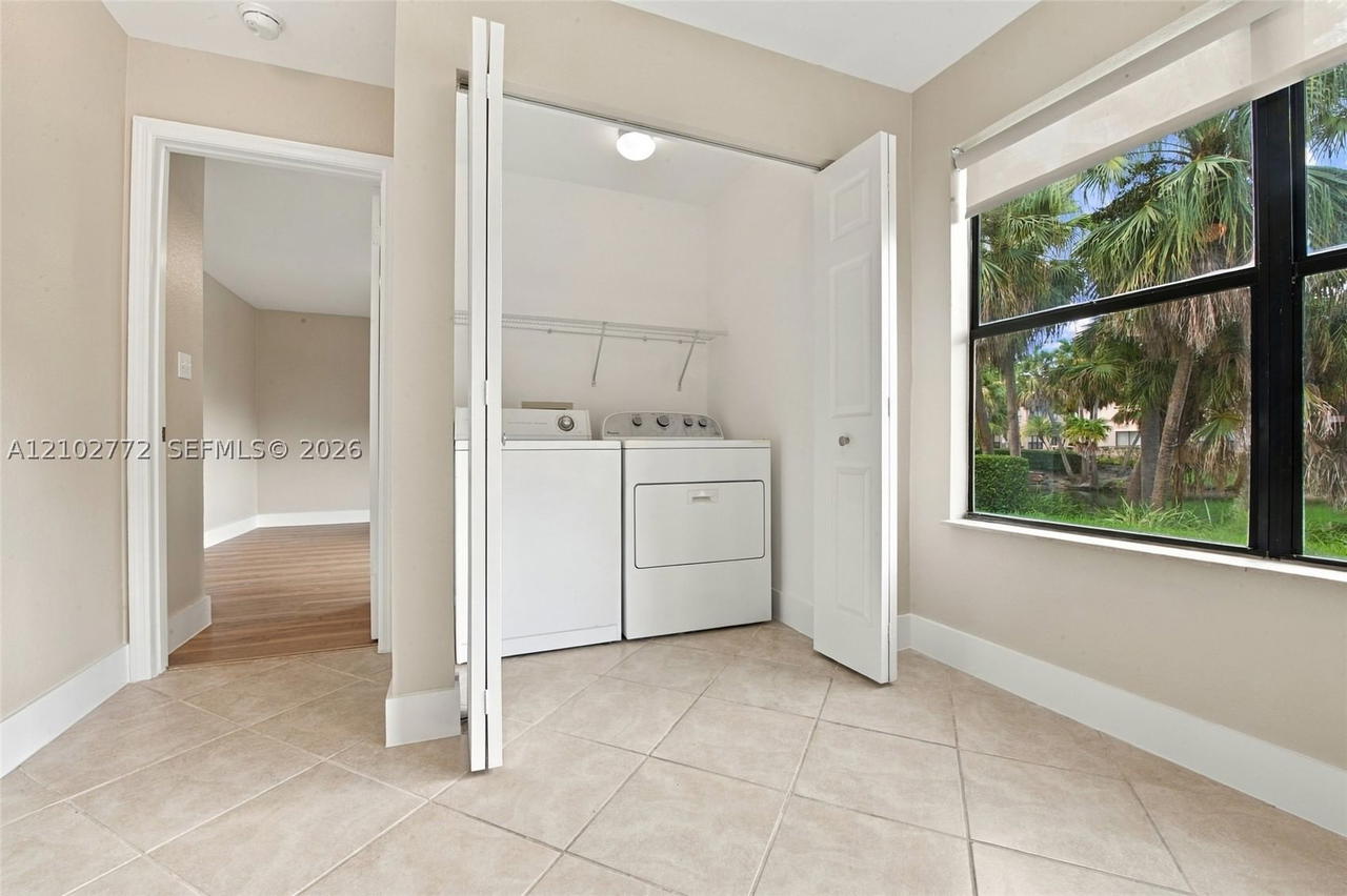 Real estate property located at 2946 University Dr #7102, Broward, Sundance At Davie Condo, Davie, FL