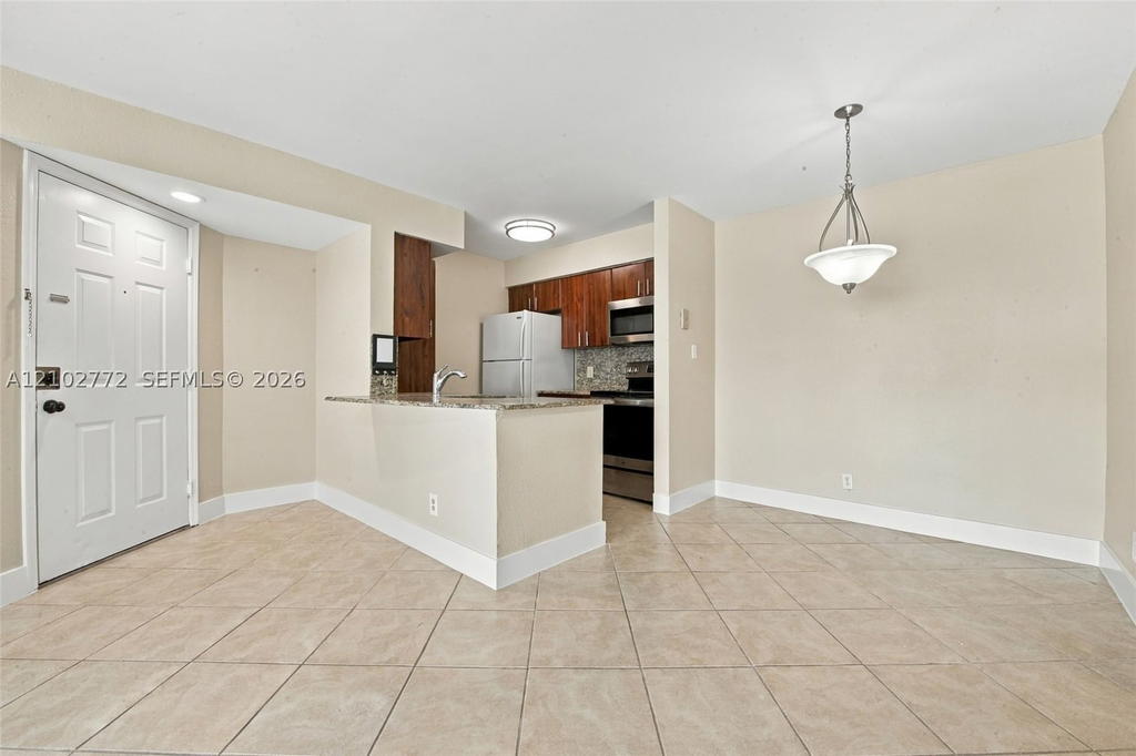 Real estate property located at 2946 University Dr #7102, Broward, Sundance At Davie Condo, Davie, FL