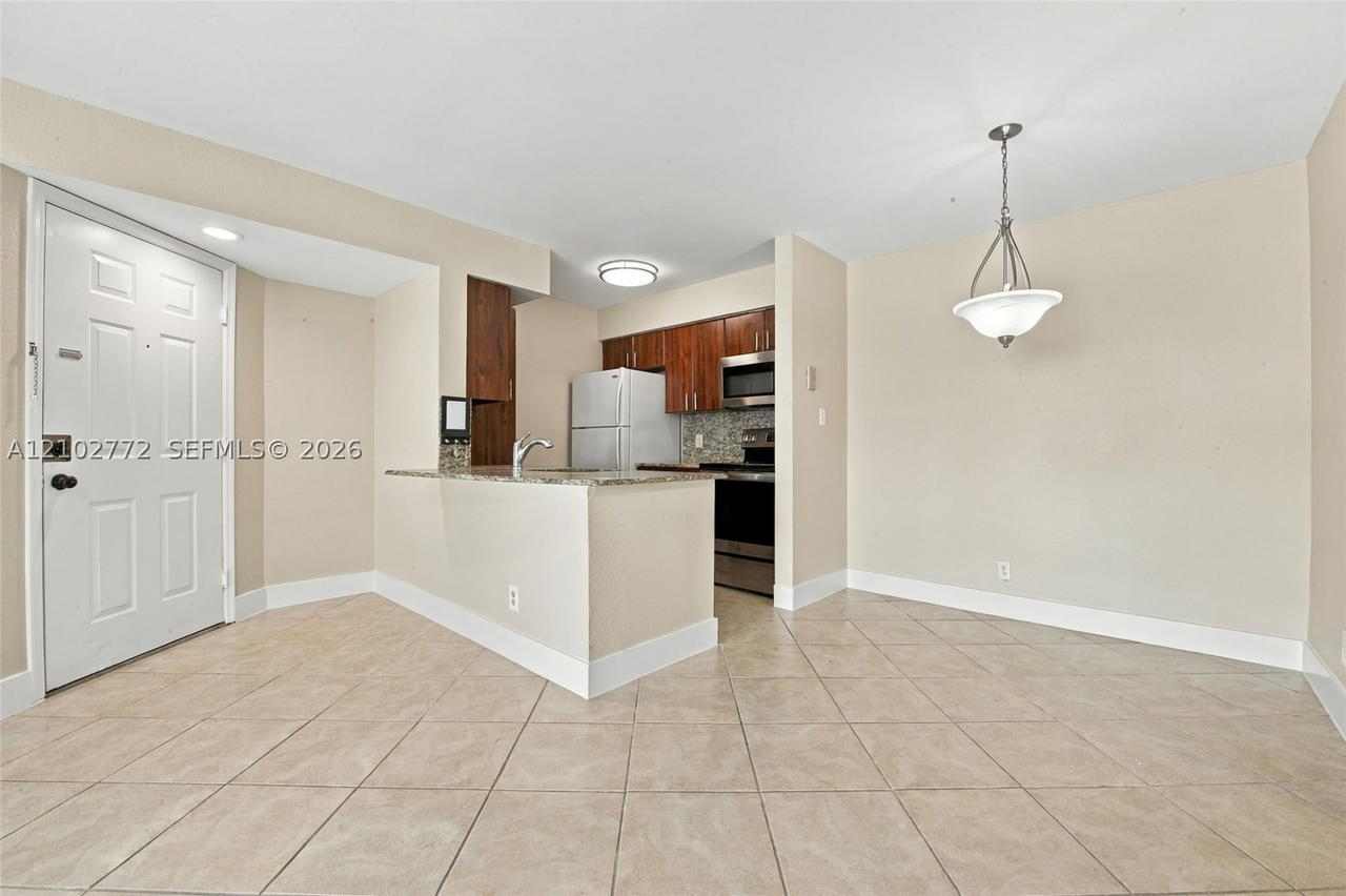 Real estate property located at 2946 University Dr #7102, Broward, Sundance At Davie Condo, Davie, FL