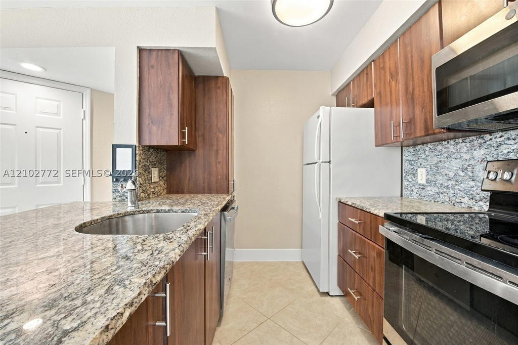 Real estate property located at 2946 University Dr #7102, Broward, Sundance At Davie Condo, Davie, FL