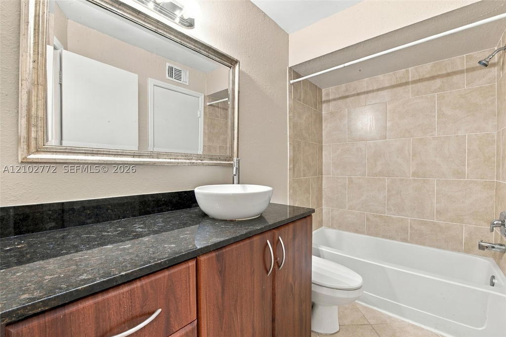 Real estate property located at 2946 University Dr #7102, Broward, Sundance At Davie Condo, Davie, FL