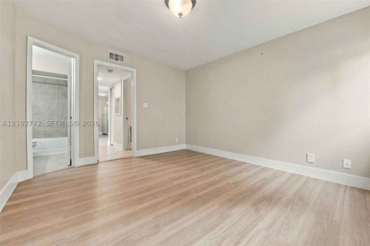 Real estate property located at 2946 University Dr #7102, Broward, Sundance At Davie Condo, Davie, FL