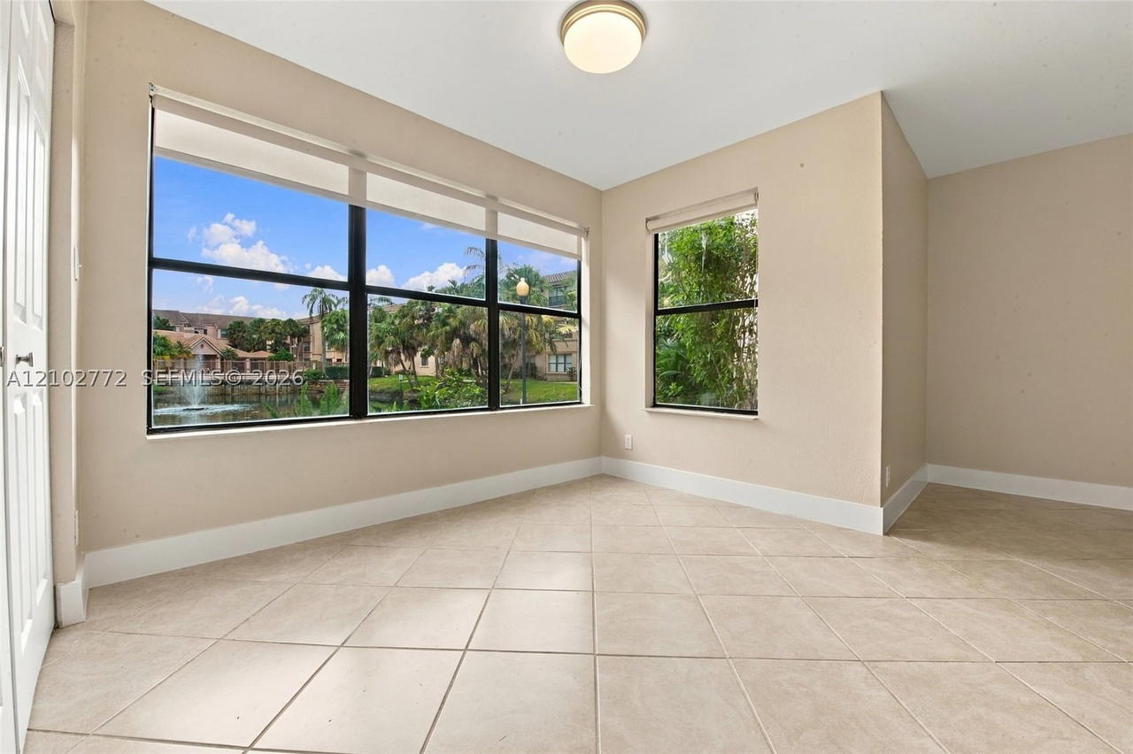 Real estate property located at 2946 University Dr #7102, Broward, Sundance At Davie Condo, Davie, FL