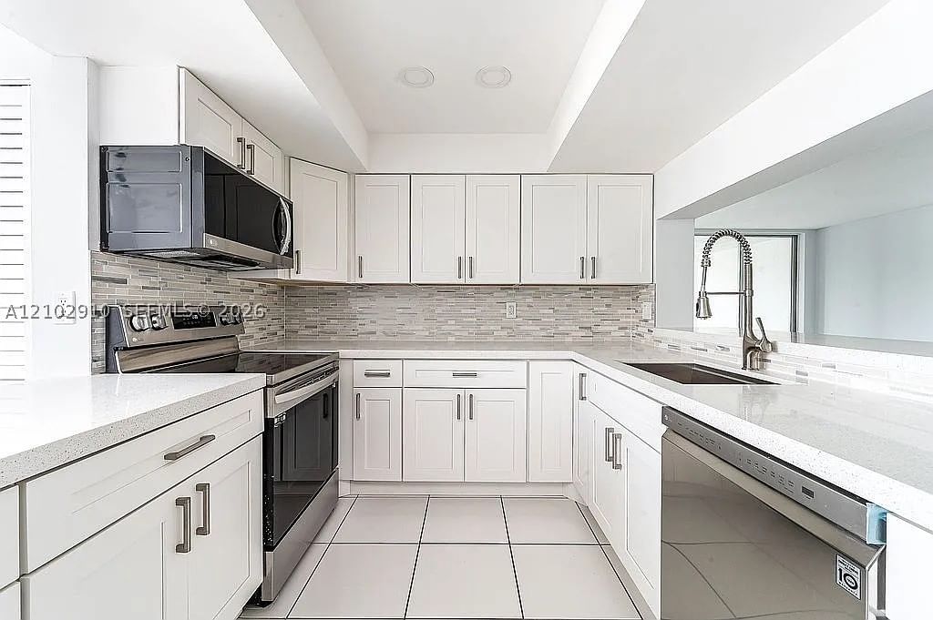 Real estate property located at 1931 Sabal Palm Dr #301, Broward, Condo 4 Of Sabal Palm Con, Davie, FL