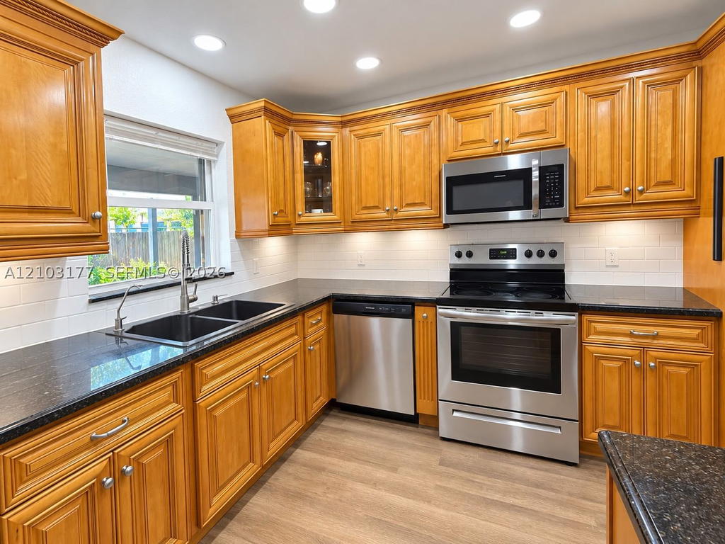 Real estate property located at 621 24th Ave, Broward, Hollywood Little Ranches, Hollywood, FL