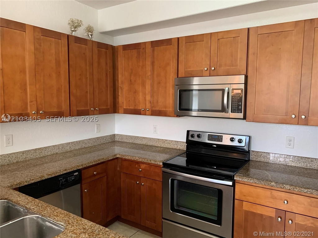 Real estate property located at 10022 7th St #205, Miami-dade, Fontainbleau Lakes Courty, Miami, FL