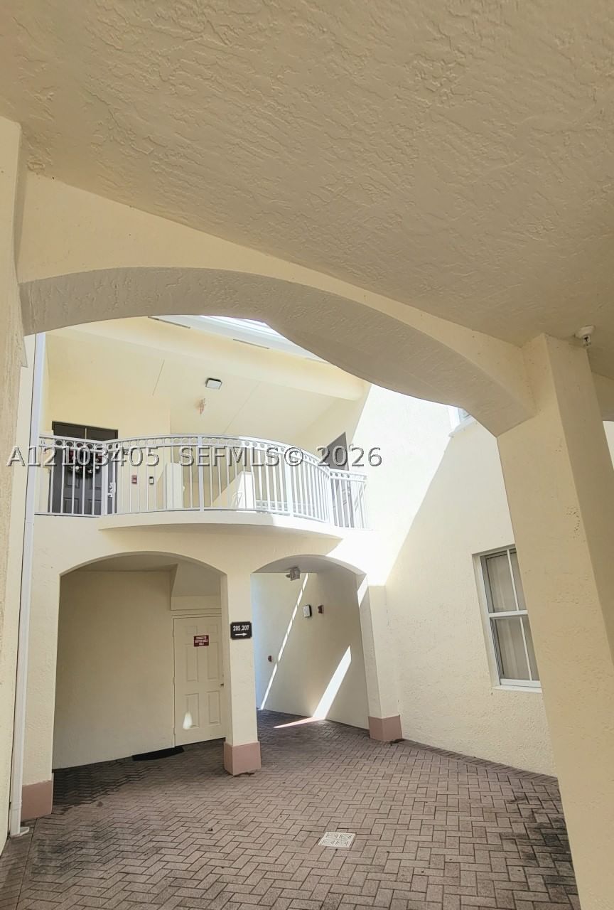 Real estate property located at 10022 7th St #205, Miami-dade, Fontainbleau Lakes Courty, Miami, FL