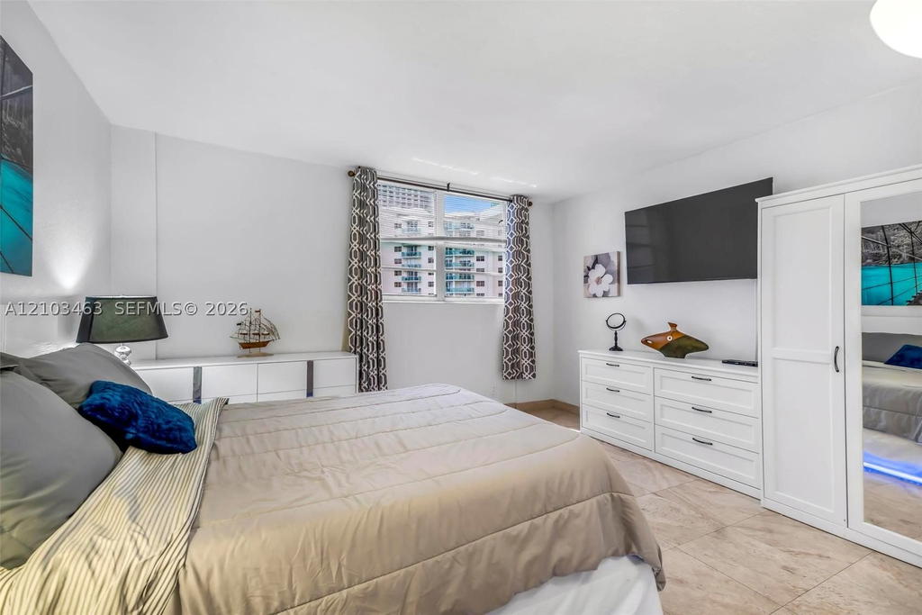 Real estate property located at 3801 Ocean Dr #8J, Broward, Tides On Hollywood Beach, Hollywood, FL